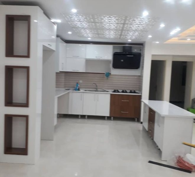 آشپزخانه زیبا و جادار